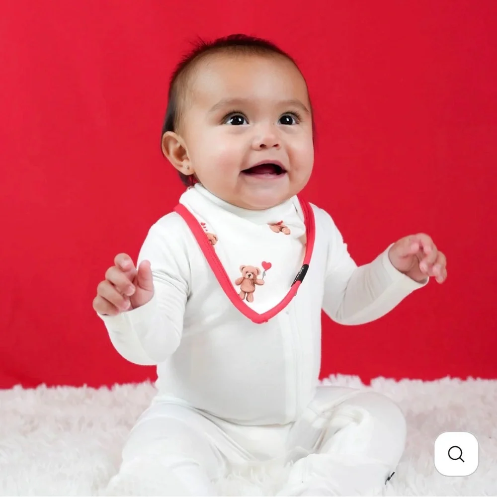 Kyte baby NWT- Teddy Bear Bandana Bib - White and Red